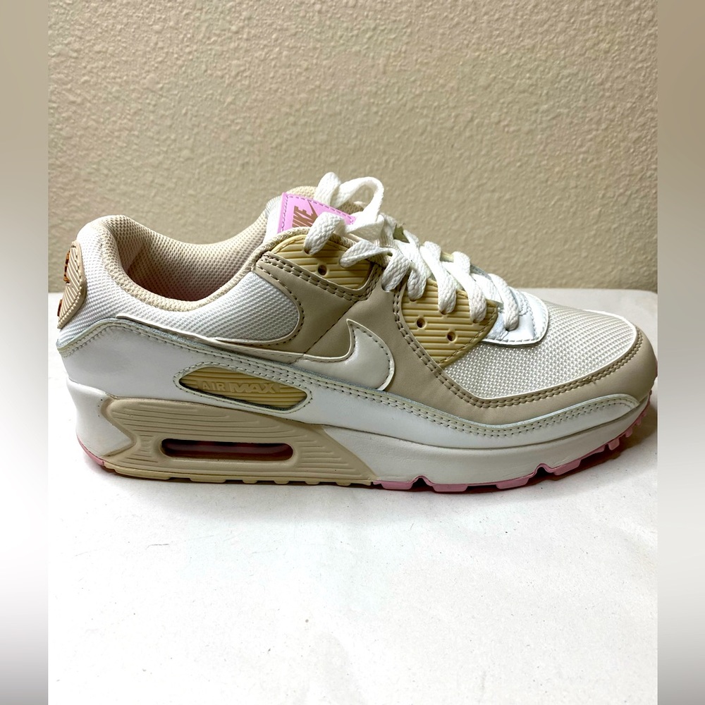 Nike Air Max 90
Summit White Light Orewood Brown W)classy sneaker women size 9.5